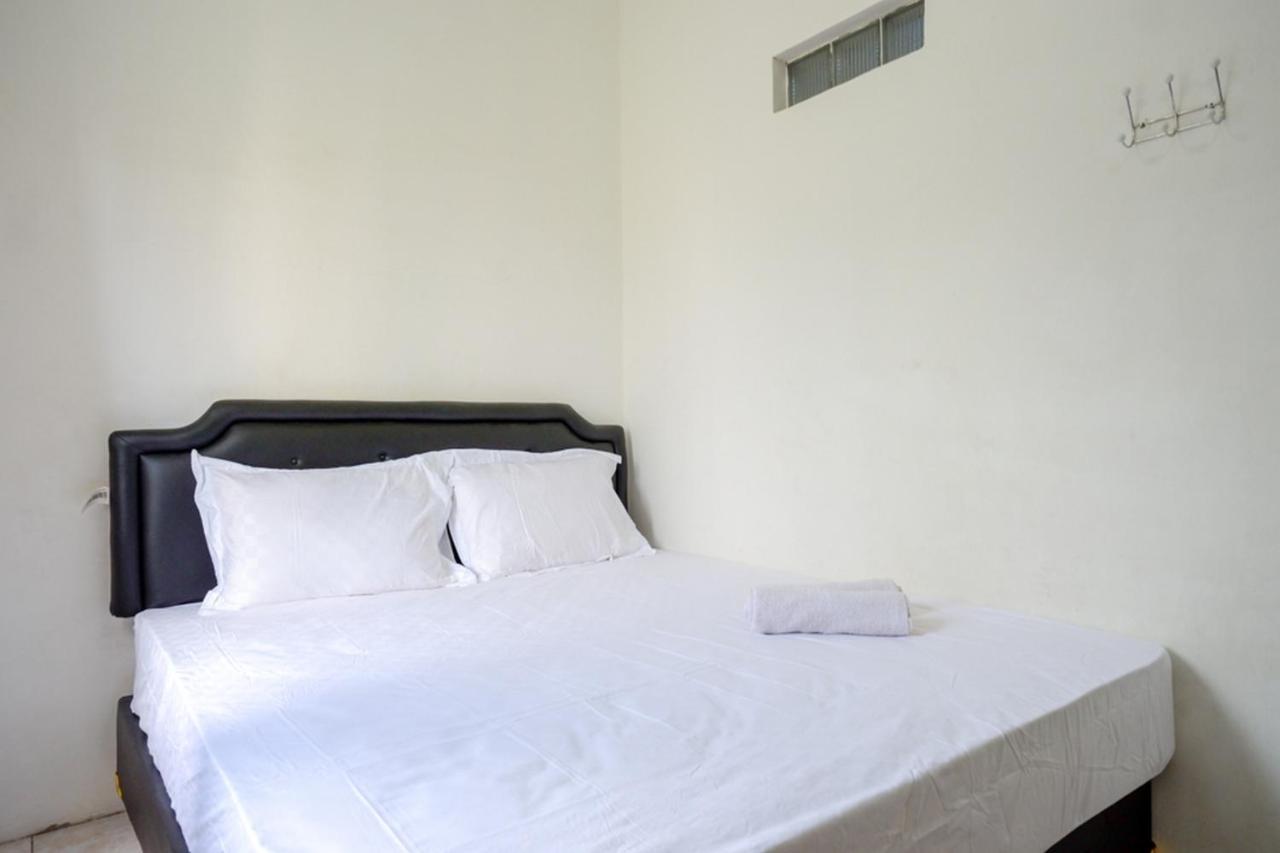 Pandawa Guest House At Ngaliyan Square Mitra Reddoorz Семаранг Екстериор снимка