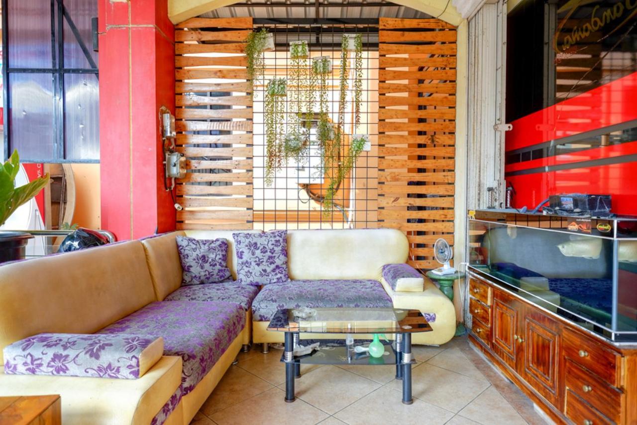 Pandawa Guest House At Ngaliyan Square Mitra Reddoorz Семаранг Екстериор снимка