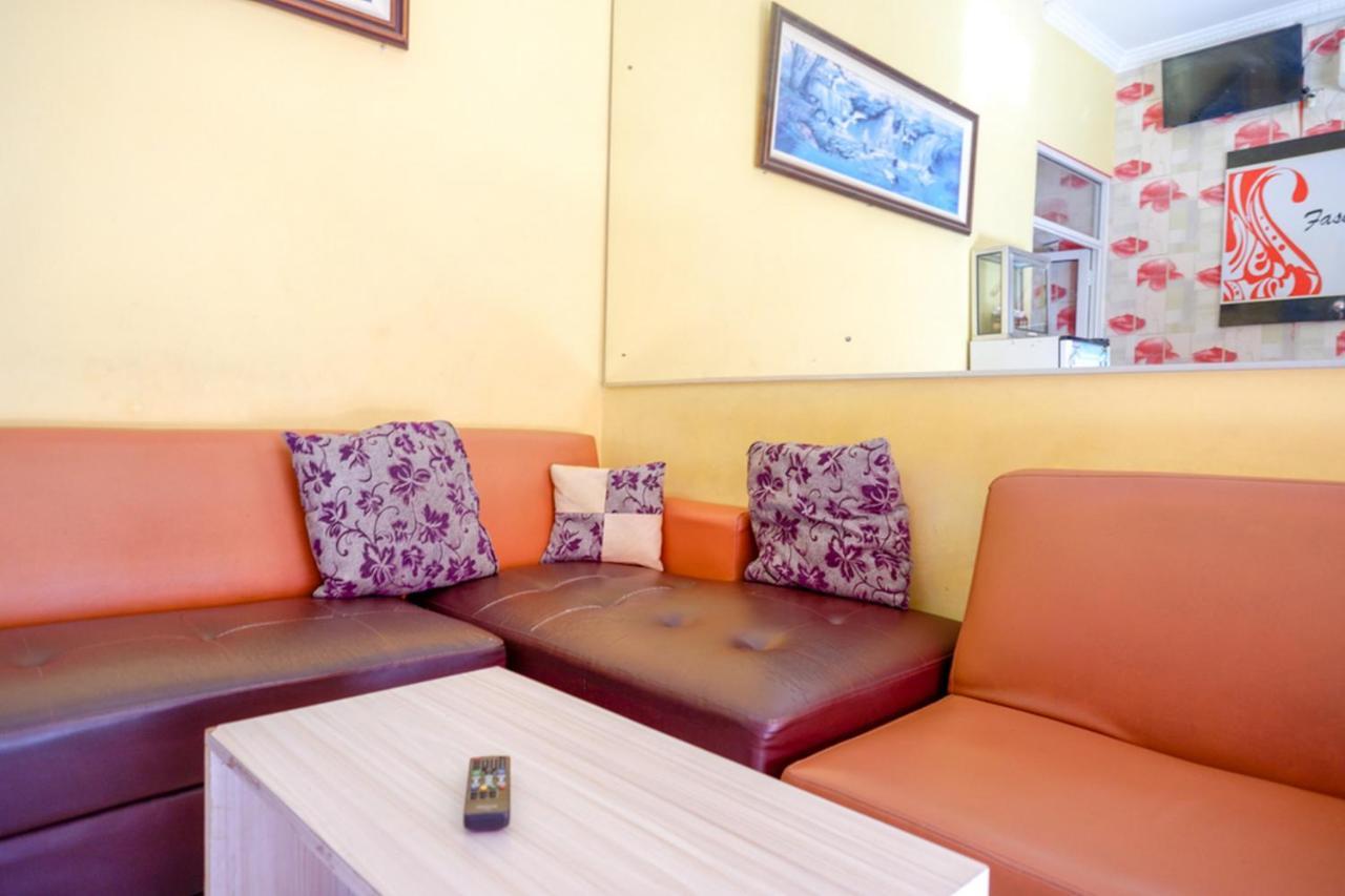 Pandawa Guest House At Ngaliyan Square Mitra Reddoorz Семаранг Екстериор снимка