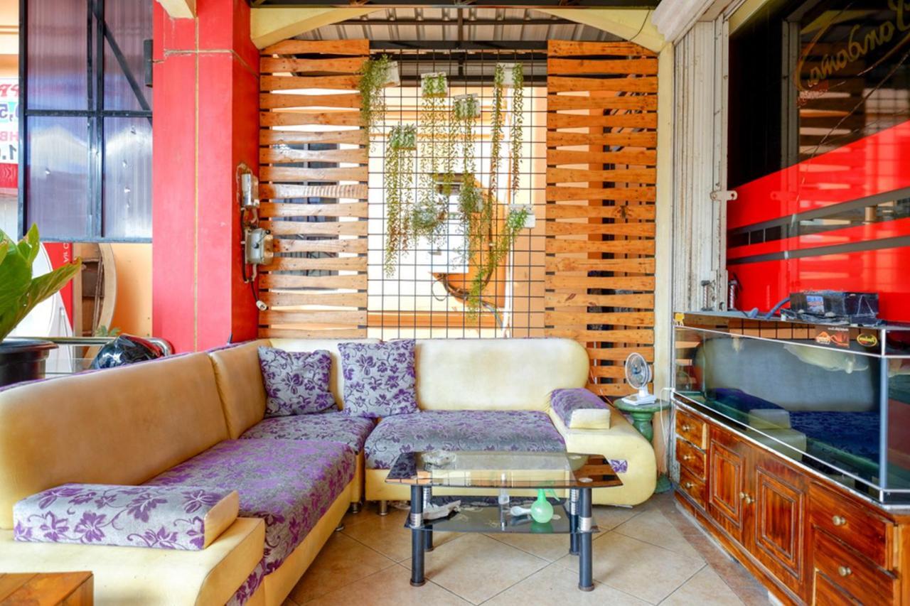 Pandawa Guest House At Ngaliyan Square Mitra Reddoorz Семаранг Екстериор снимка