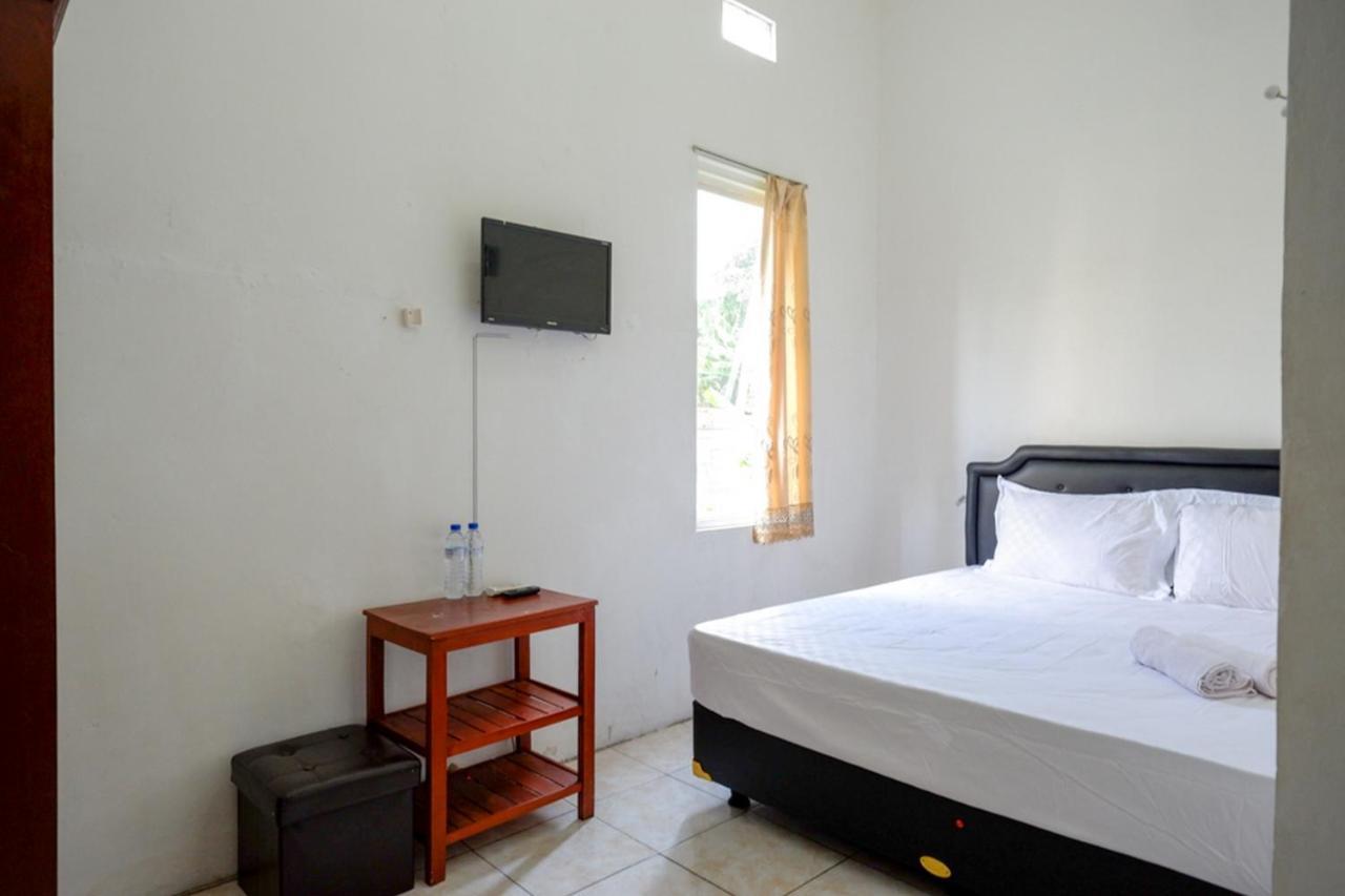 Pandawa Guest House At Ngaliyan Square Mitra Reddoorz Семаранг Екстериор снимка
