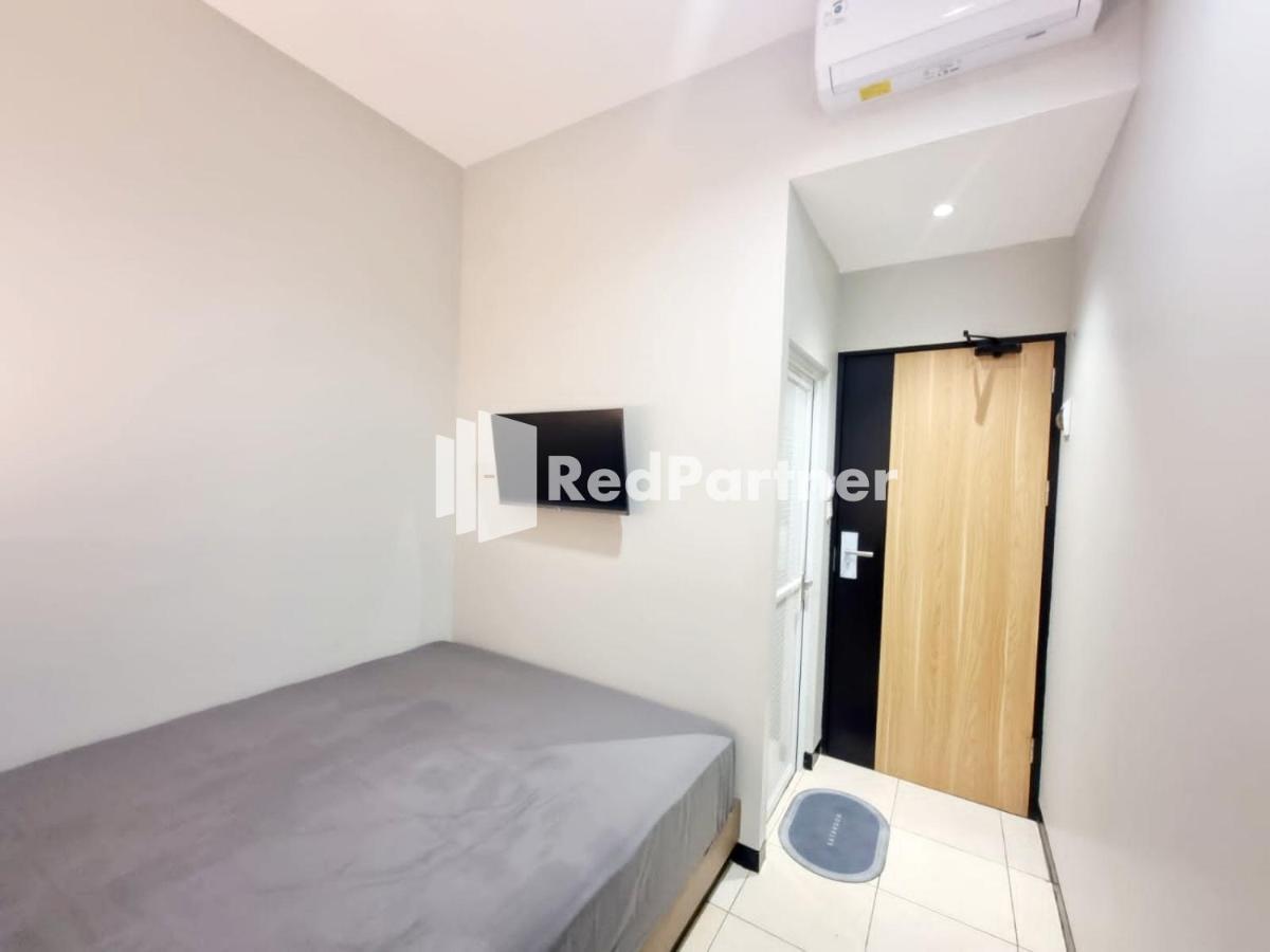 Pandawa Guest House At Ngaliyan Square Mitra Reddoorz Семаранг Екстериор снимка